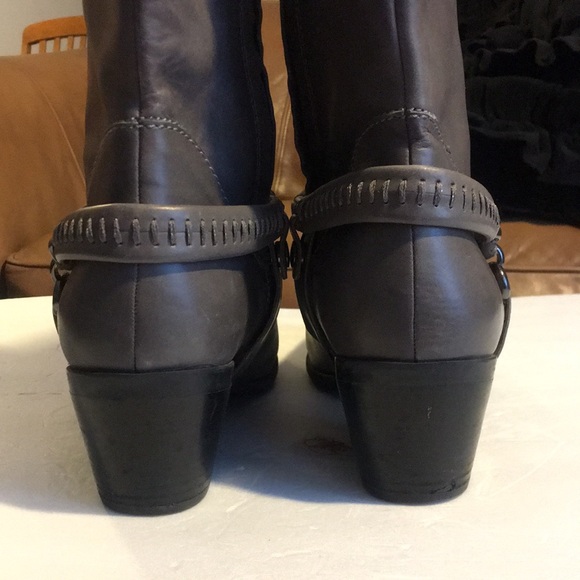 B Makowsky Hudson Grey Leather boots w/removable harness - Picture 3 of 7